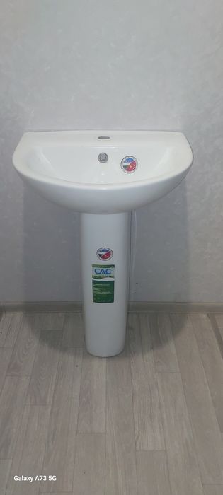 Продам раковину с пьедисталом