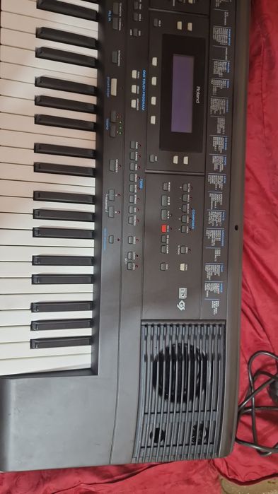 Orga electronica Roland e500