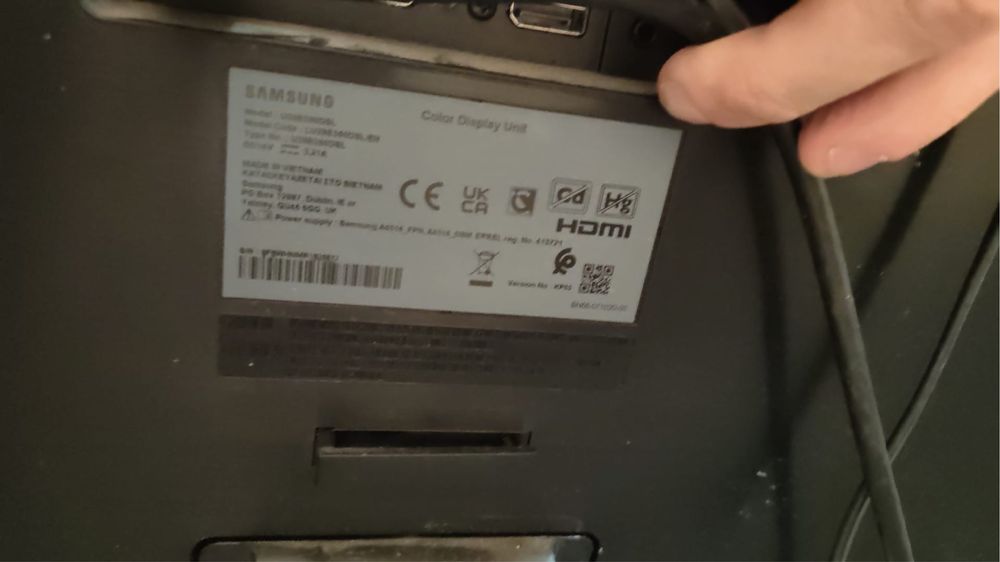 Monitor Fujitsu si Samsung