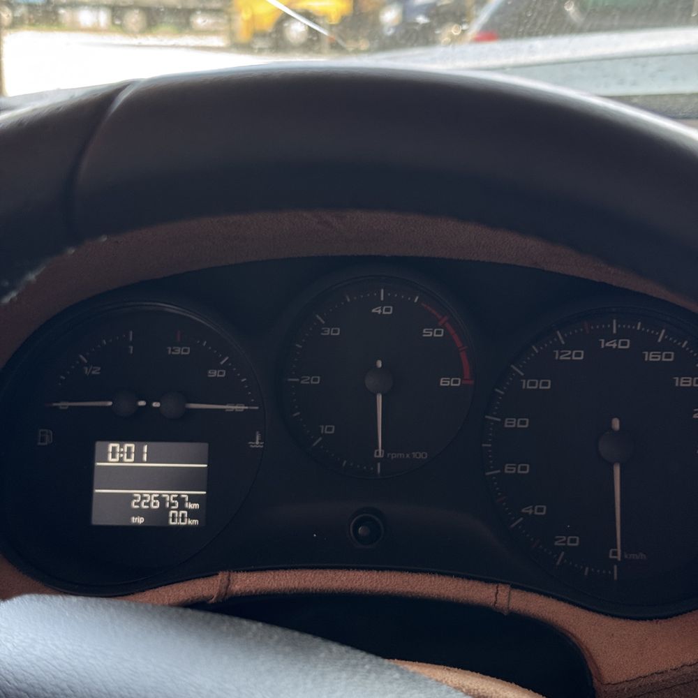 Seat Leon 1P 1.9 TDI 105CP – Avariat, motor si interior in stare buna