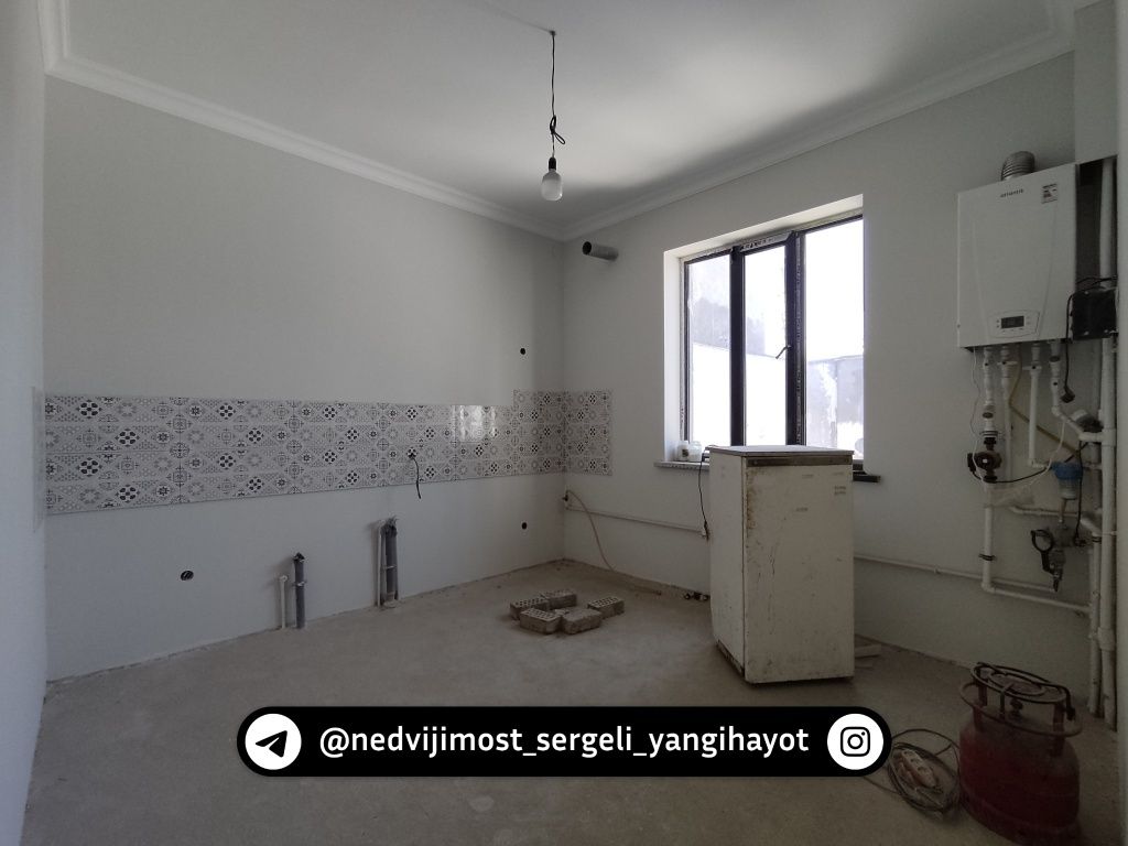 Участок Сергели Спартак 3 сотки 6 комнат 2 этажа 100 м до остановки.