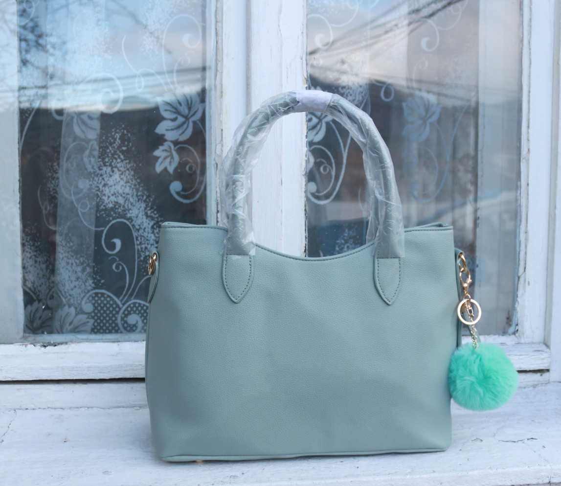 Красива чанта в светлозелен цвят