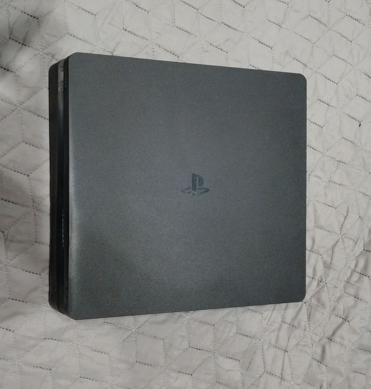 Ps4 Slim 1TB с джойстик и кутия