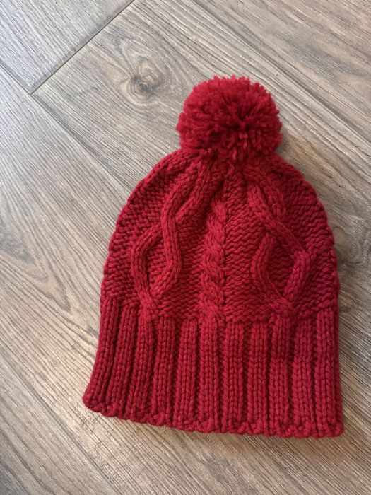 Детска шапка червена