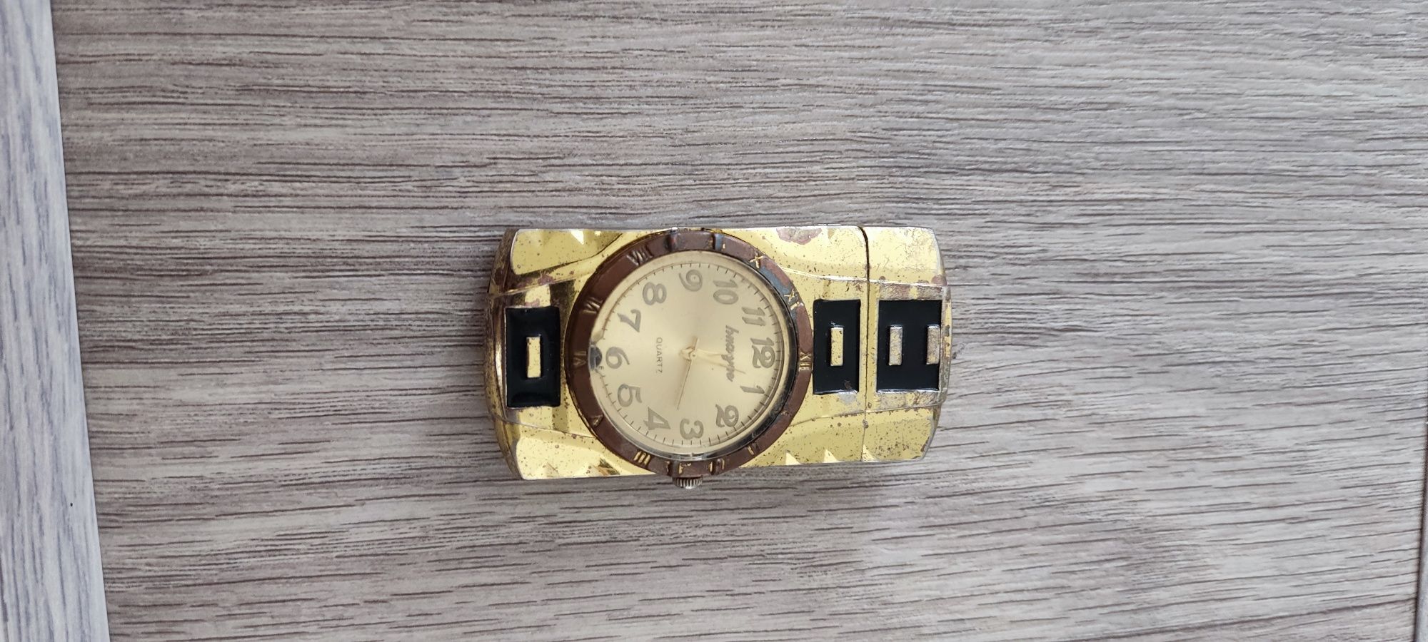 Продам зажигалку с часами 2000