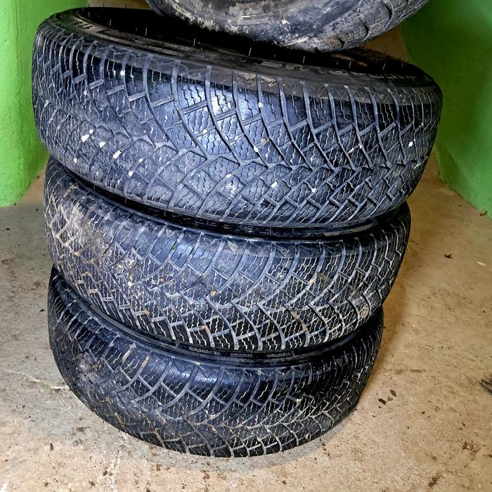 Vand roti cu cauciucuri de ford fista 2004