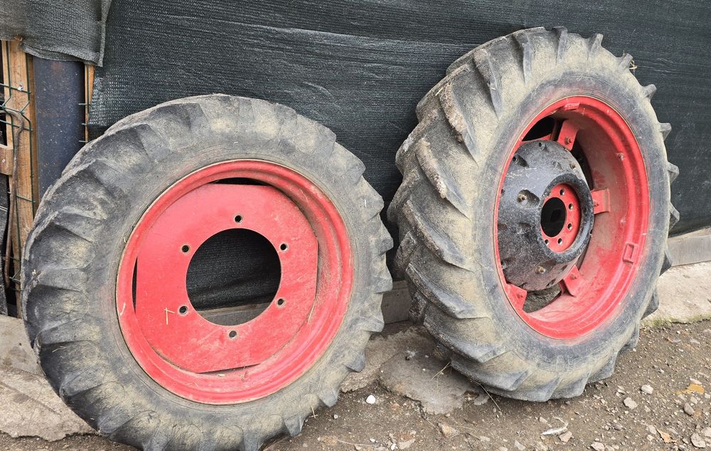 Vând roți tractor Fiat R32