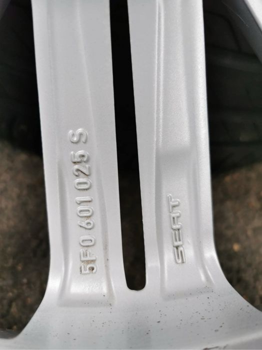 Vand set genti originale Seat cu cauciucucuri de iarna