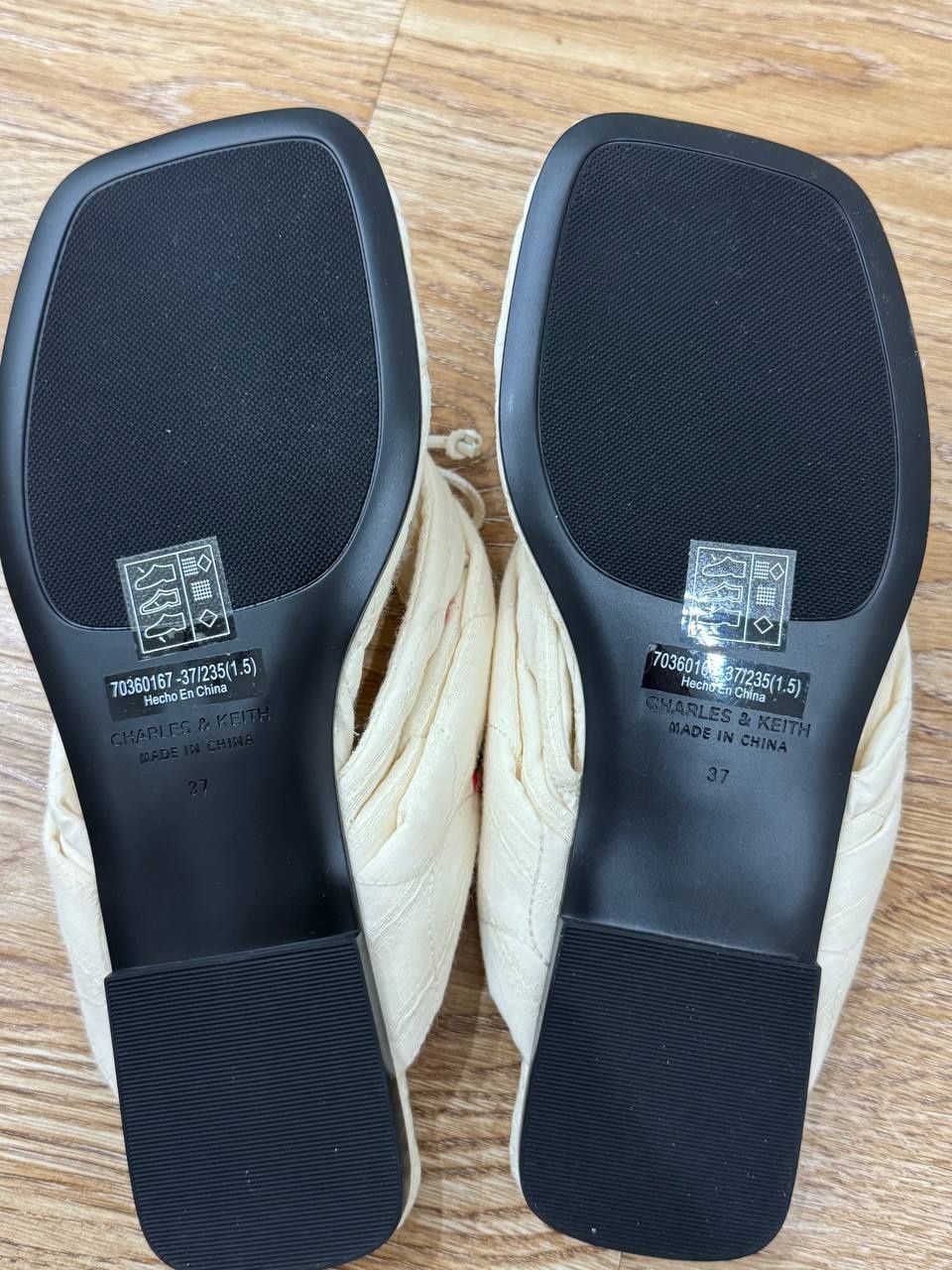 Тапочки летние от Charles & Keith