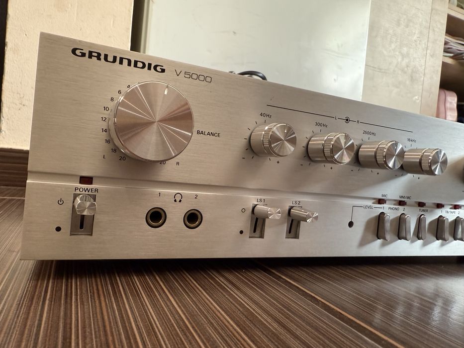 Grunding V5000 Качествен стерео усилвател