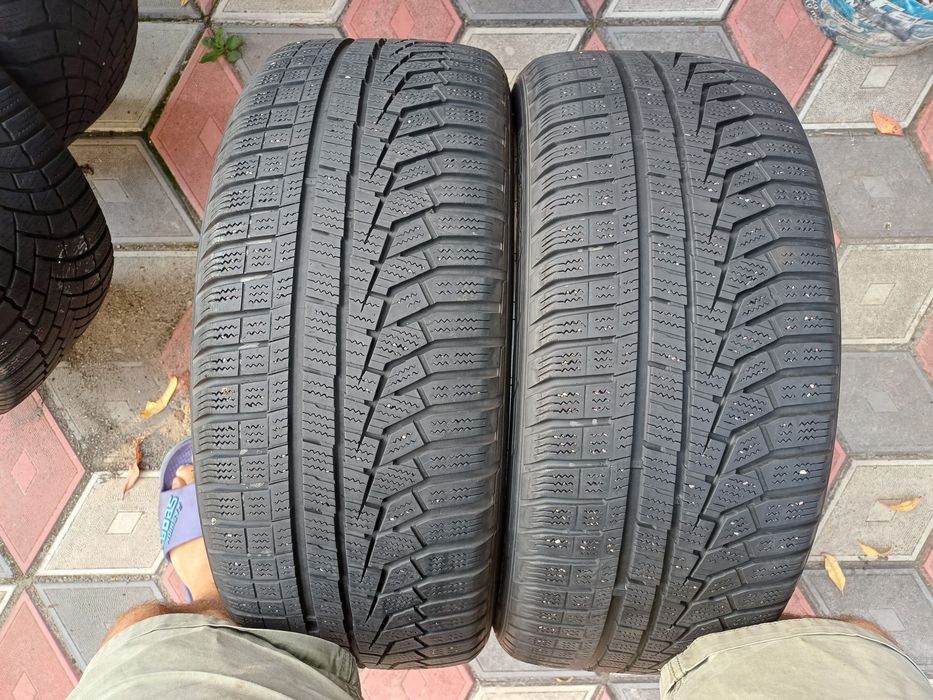 Vand 2 anvelope de iarna 215 50 r17 HANKOOK foarte bune