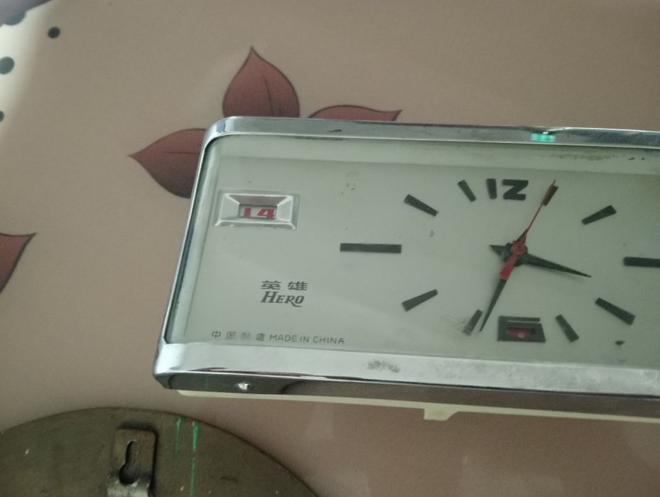 Monezi vechi ceas vechi și un zodiac vechi