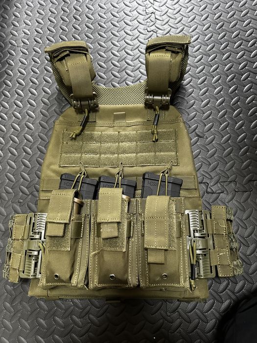 Vesta airsoft cu mag pouch verde olive