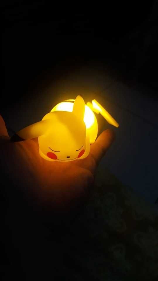 Pokemon Pikachu Lumina de Noapte