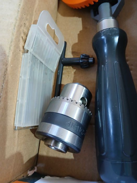 Bormașină manuală cu manivelă, 3/8, pentru lemn și plastic