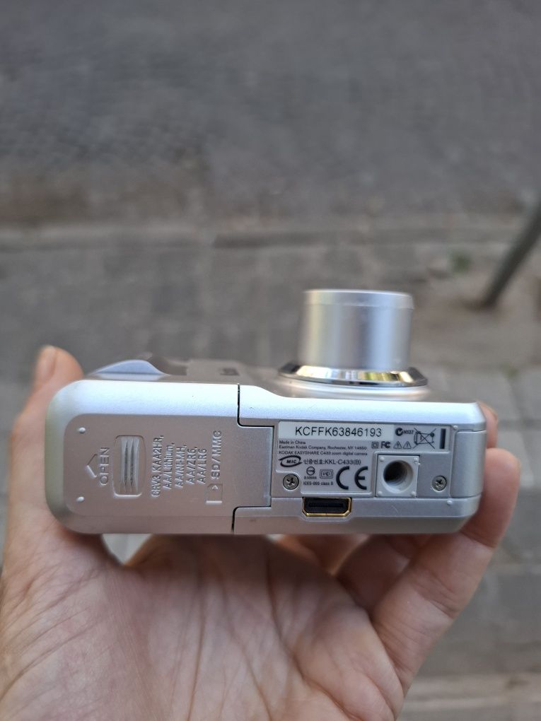 Комплект Компактен дигитален фотоапарат KODAK EasyShare C433