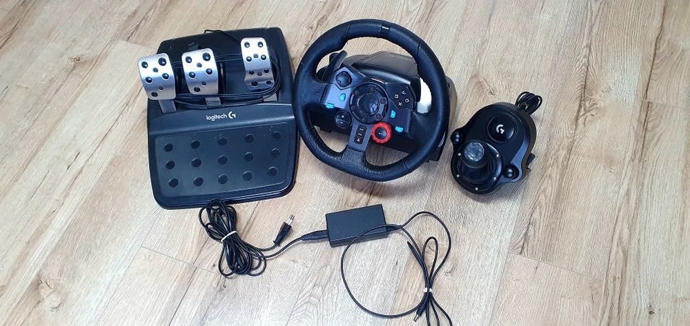 Gaming Volan Logitech G29 Volan+pedal+schimbător+adapter 

Funcționeaz