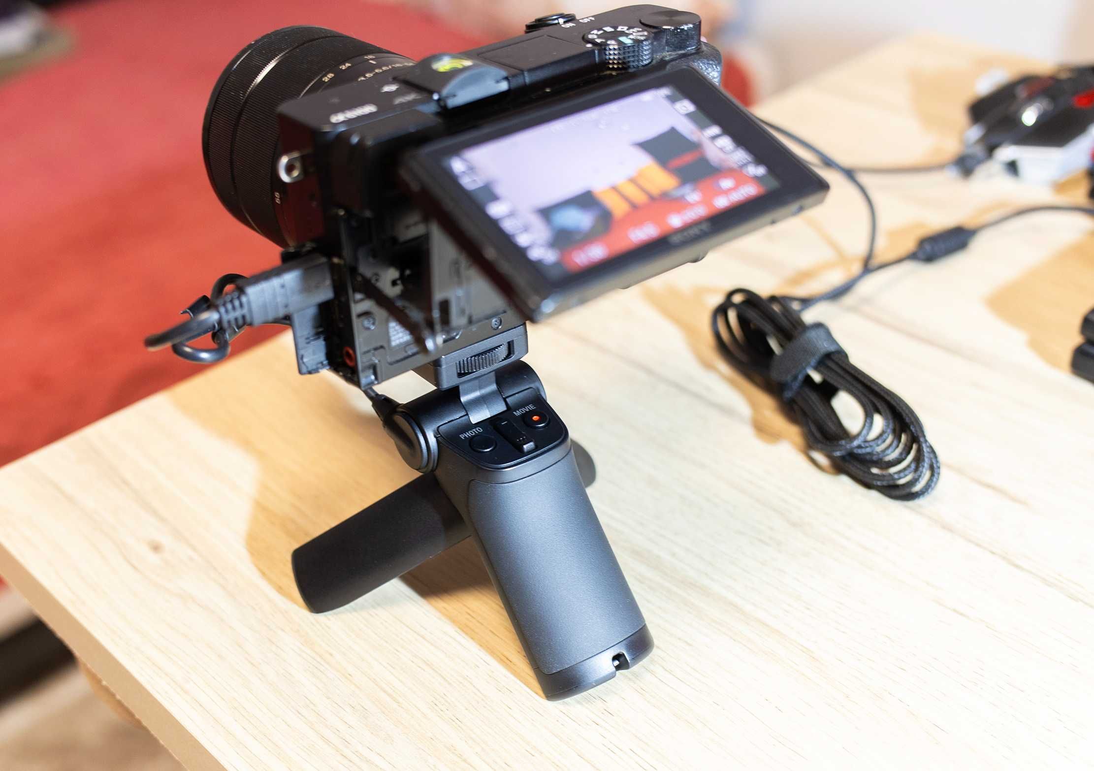 selfie stick dedicat Sony seria A6000+ (model VCT-SGR1) mini- trepied