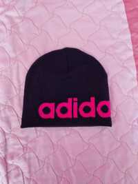 Зимна шапка на Adidas