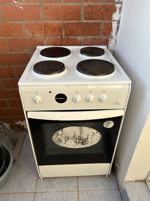 Продам электрическую плиту
