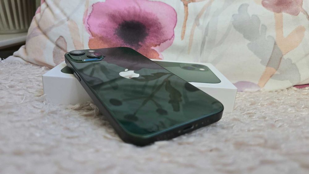 iPhone 13 Green 128 GB – пълен комплект, с остатъчна ГАРАНЦИЯ