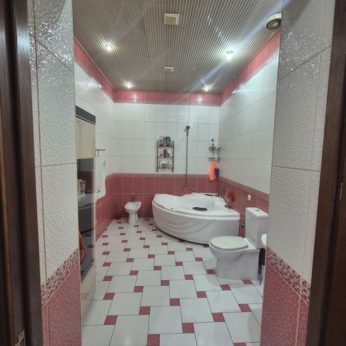 Шикарный просторный 2х этажный в центре (Бадамзар)