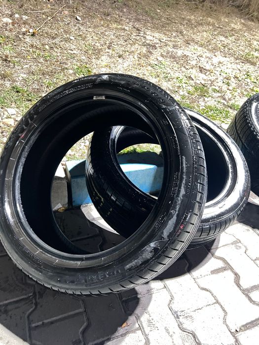 Летни гуми Pirelli 245/45 R19 , DOT 21