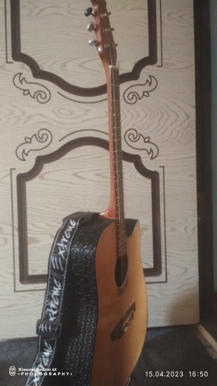 Gitara sotiladi akustika