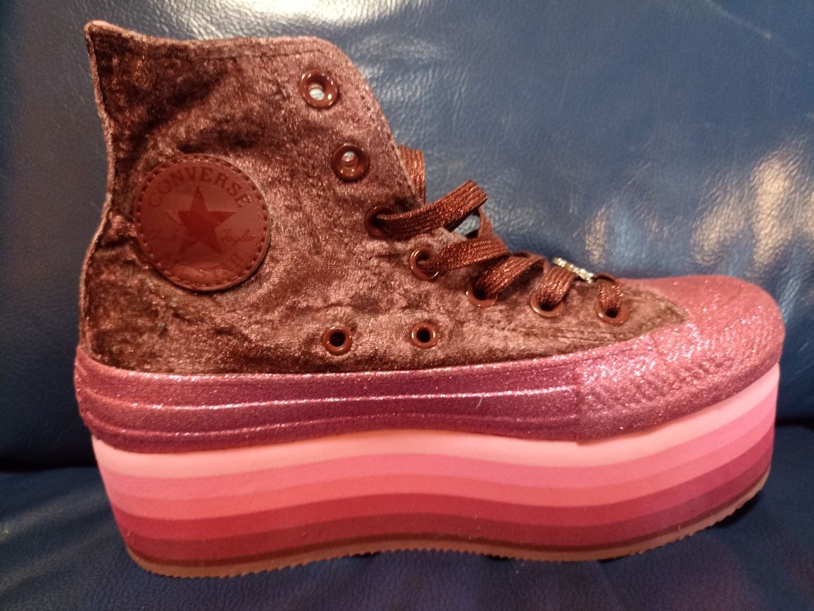Продавам обувки на converse