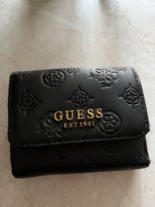 Дамско портмоне Guess...