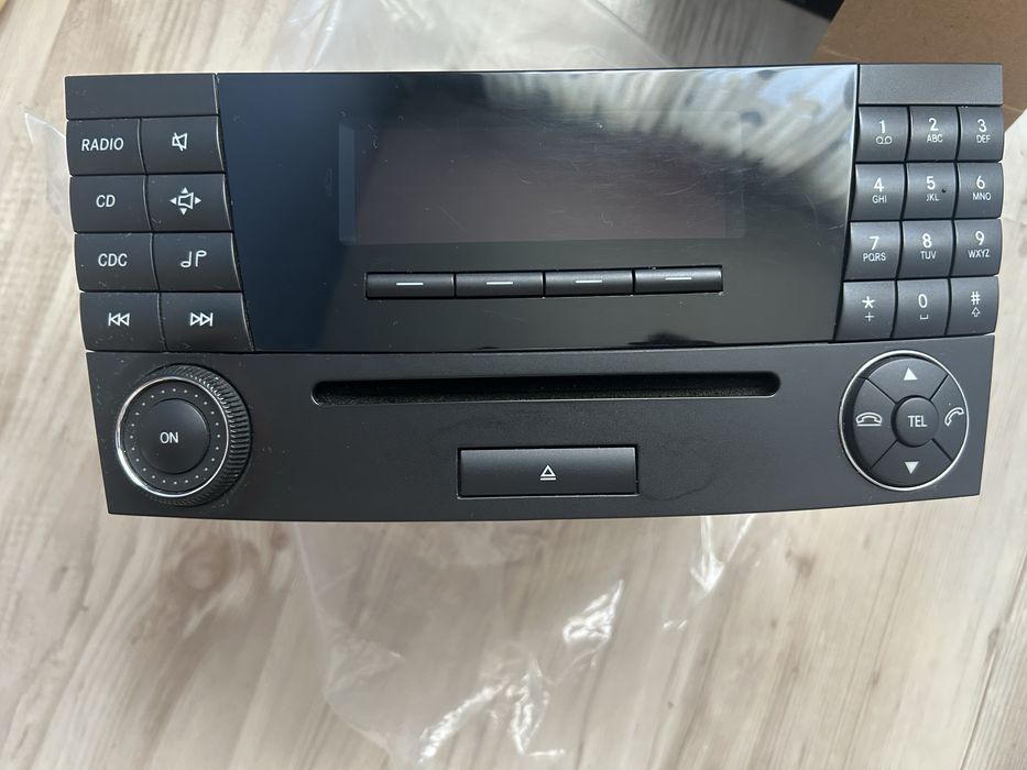 Оригинално радио Mercedes-Benz Audio 20 CD – E-Class W211