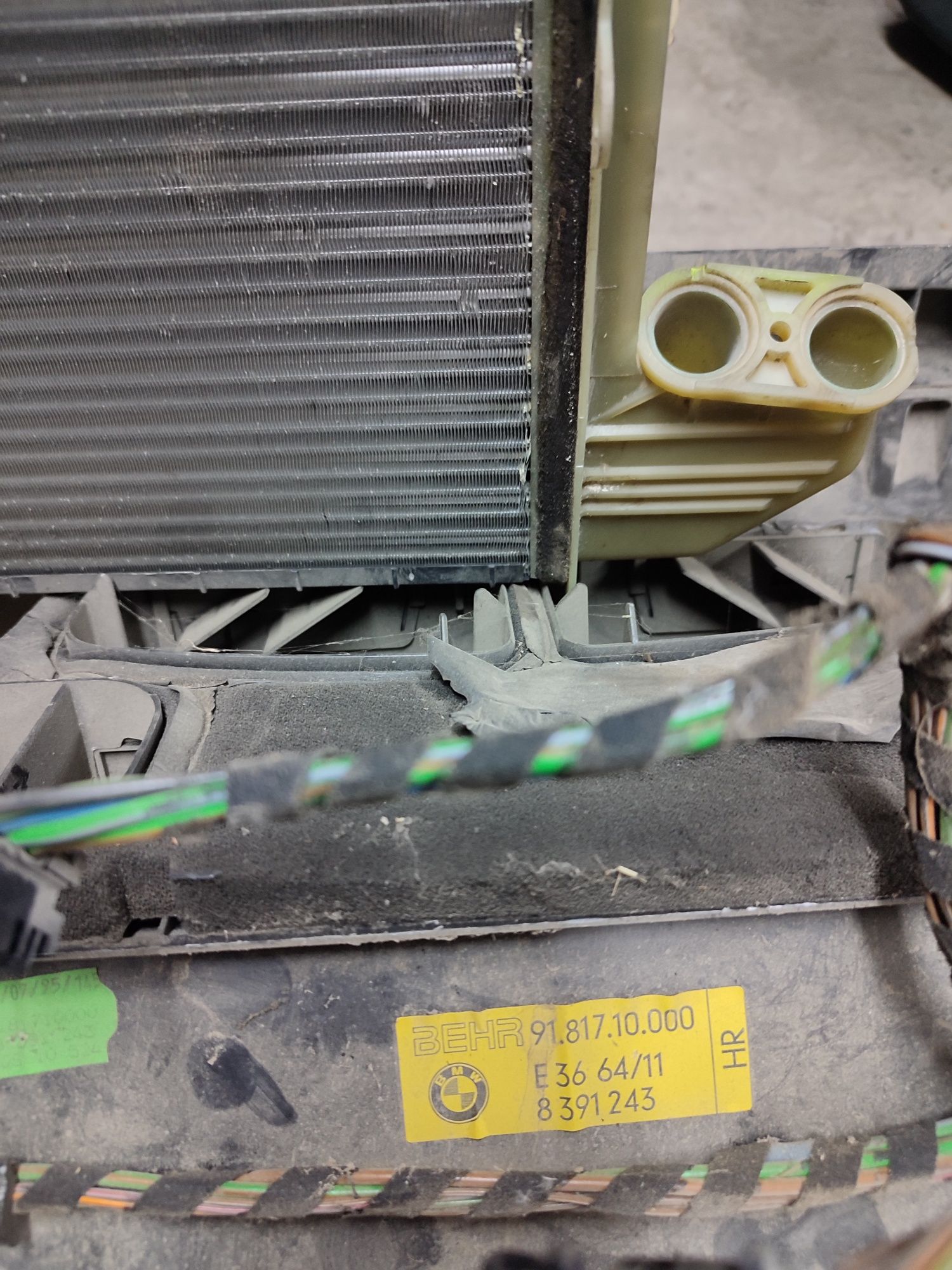 Радиатор печки на БМВ Е36