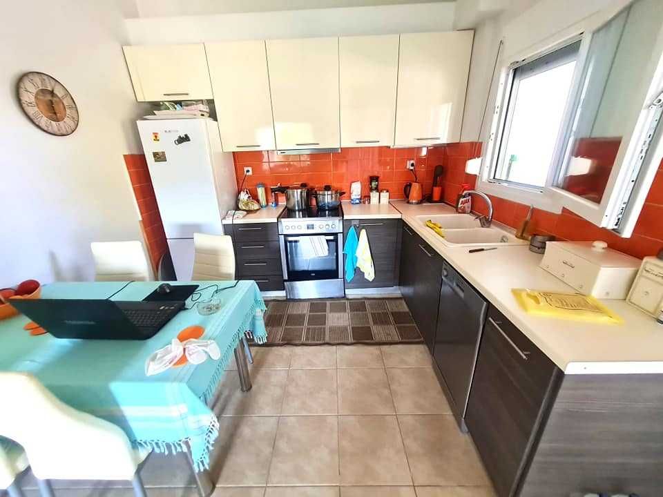Продава къща с гледка към морето 240м2 двор 580м2 в Аспровалта, Гърция