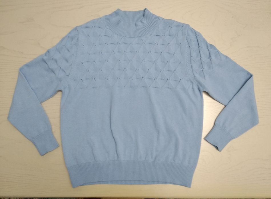 Женский лёгкий свитер