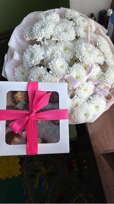 Подарки / Цветы и сладости