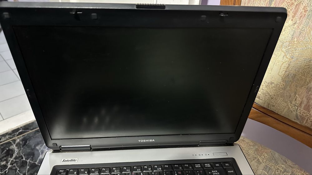 лаптоп Toshiba satellite L40
