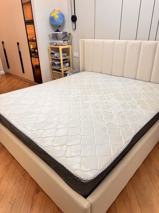 Кровать и матрас