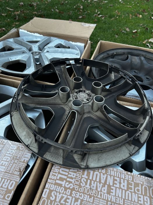 Vand set 4 jante 16” cu capace originale Renault Megane 4