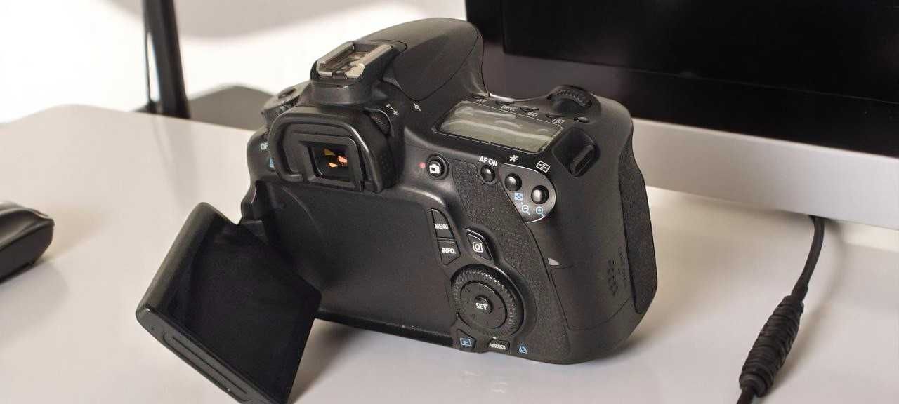 Canon EOS 60D Фотоаппарат в идеальном состояний