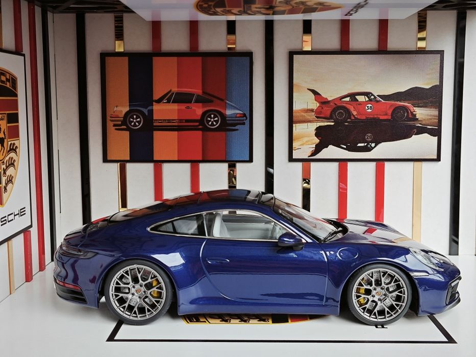 Minichamps Porsche 911 Carrera 4S 1:18