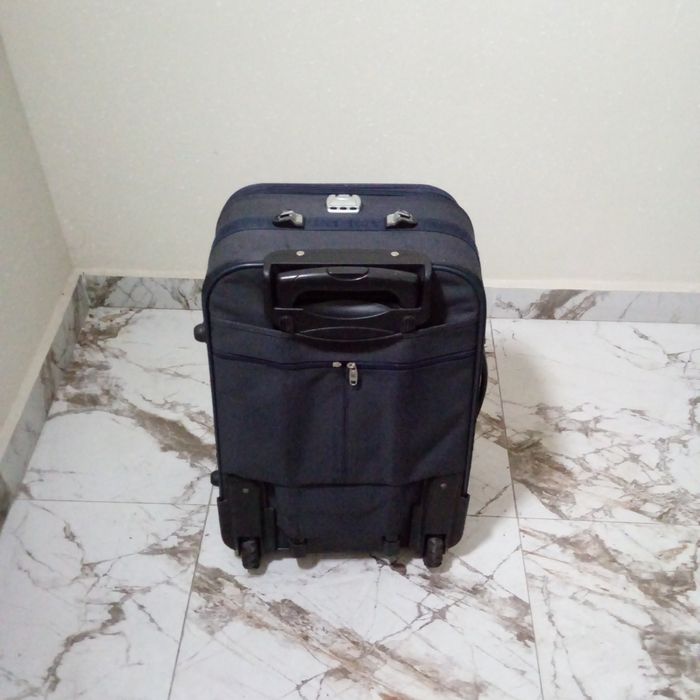 Продаю два чемодана