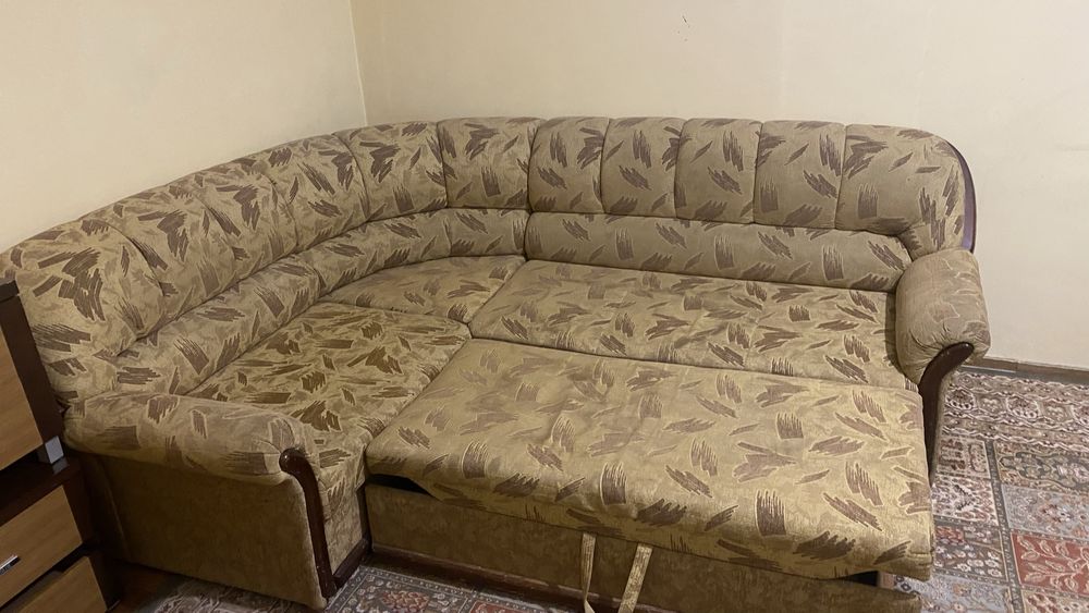 Отдаем диван бесплатно
