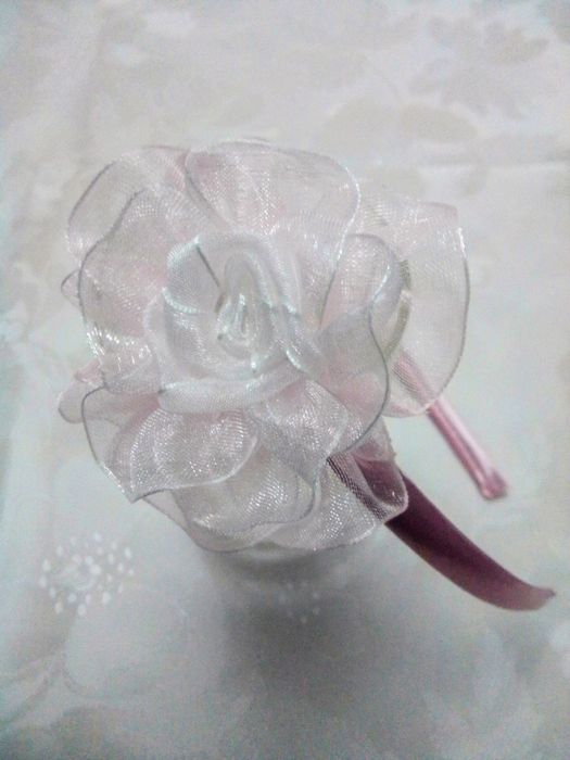 Красива диадема подходяща  за всеки ден или празник.