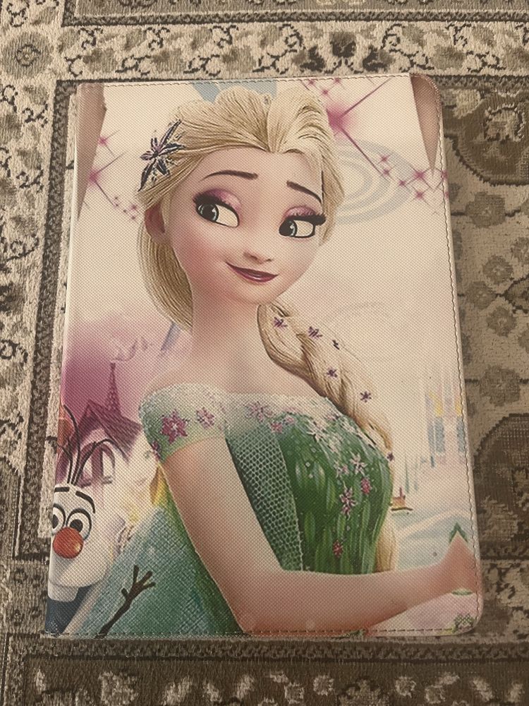 Продам чехол iPad 8, состояние отличное