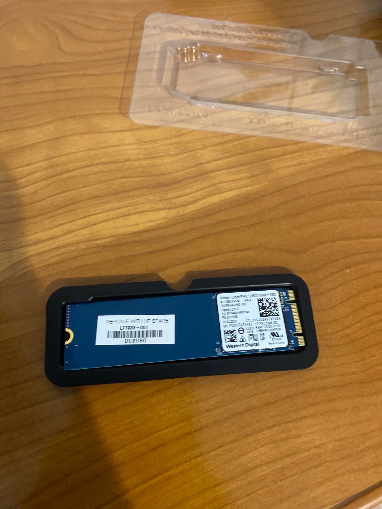 Vând SSD 256 GB nou