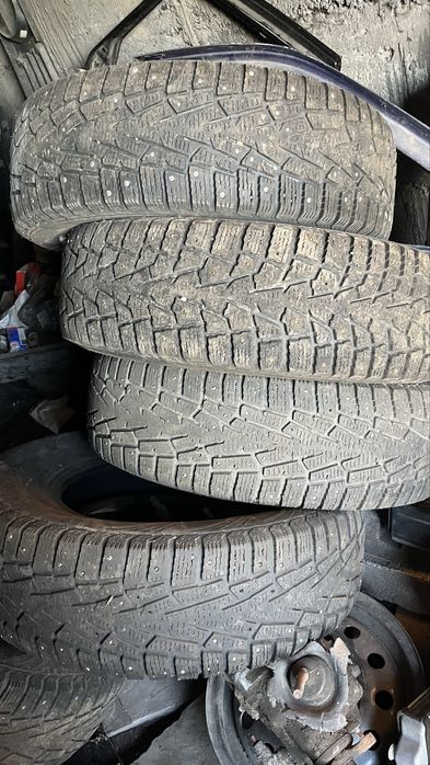 Зимняя резина 235/70 р.16 шипы на месте. От крассовера
