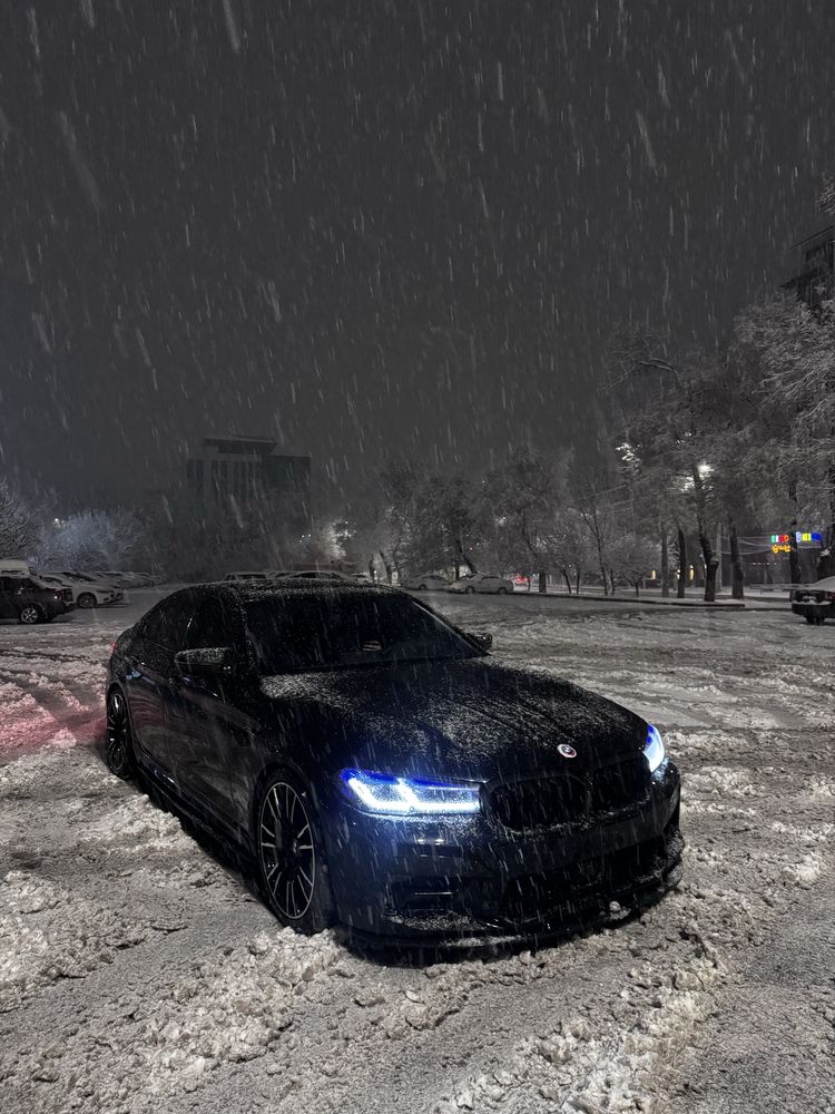 Srochna BMW M5 sotiladi