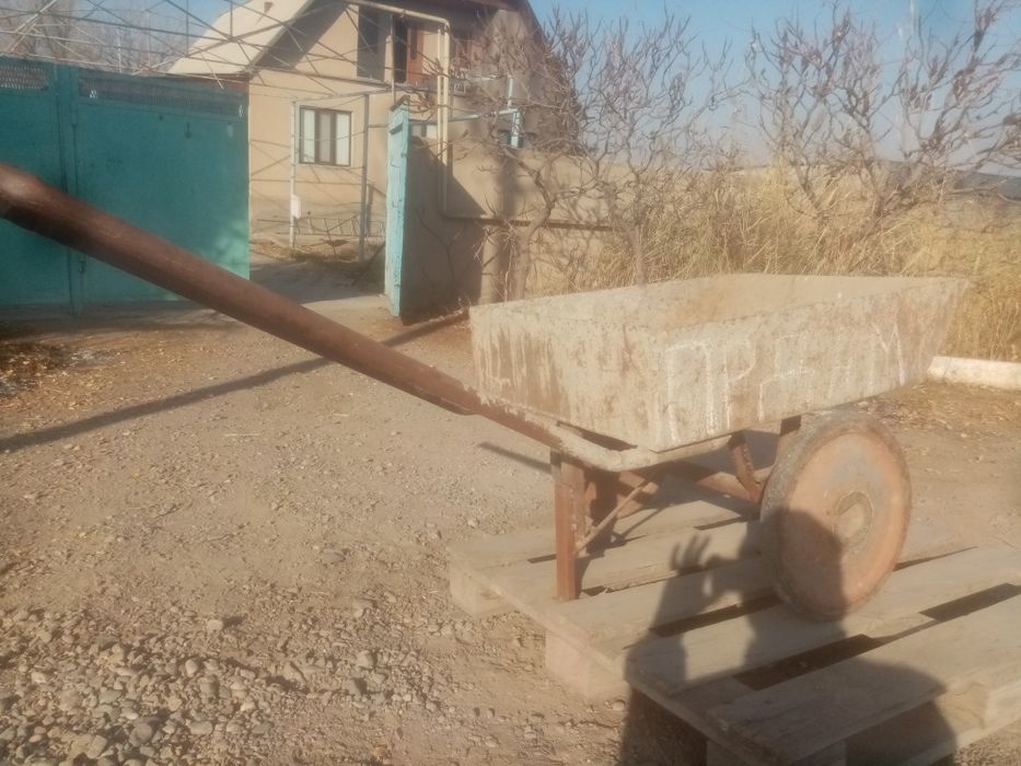 Тачка железная в отличном состояние