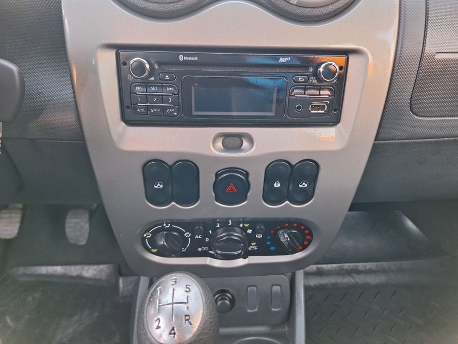 Dacia Duster 4x2 / 1.6 Benzina / Cârlig remorcare/Aer condiționat