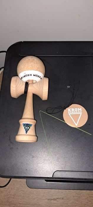 Kendama krom pop , ata de schimb, folosita